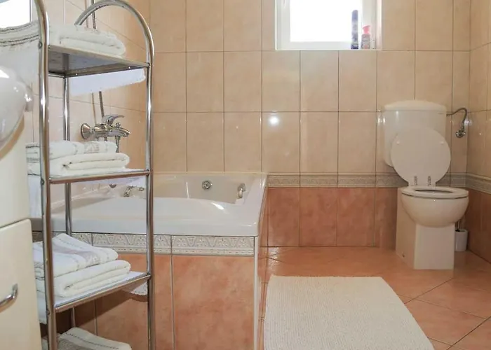 Adrian-apartments-51511-malinska-otok-krk Primorska 21 דירה מאלינסקה